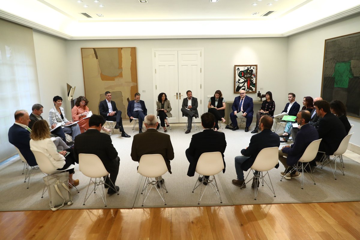 🌍 Hoy, 20 organizaciones nos hemos reunido con el presidente <a href="/sanchezcatejon/">Pedro Sánchez</a> y la ministra
<a href="/SaizElma/">Elma Saiz</a> para reclamar una implementación del Pacto de Migración y Asilo que garantice los Derechos Humanos en España y Europa.  

Aquí nuestras recomendaciones: coordinadoraongd.org/2024/10/reunio…