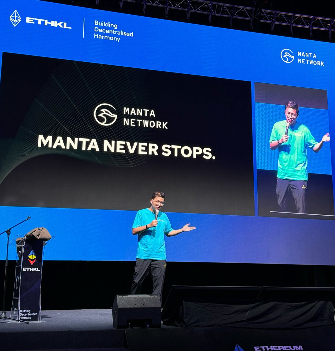 ajagbealexandra's tweet photo. 𝗘𝘃𝗲𝗻𝘁𝘀 𝗖𝗼𝗺𝗺𝘂𝗻𝗶𝘁𝘆

1⃣ @ETHKL1 Event in Kuala Lumpur

The #ETHKL event held in Malaysia 🇲🇾 with @MantaNetwork the Title sponsor of the event. 
@MantaNetwork's Co-Founder, @victorJi15 graced the event, speaking on Ethereum's Real adoption with Modular Blockchain

5/🪡 https://t.co/LPjsWXTvoV