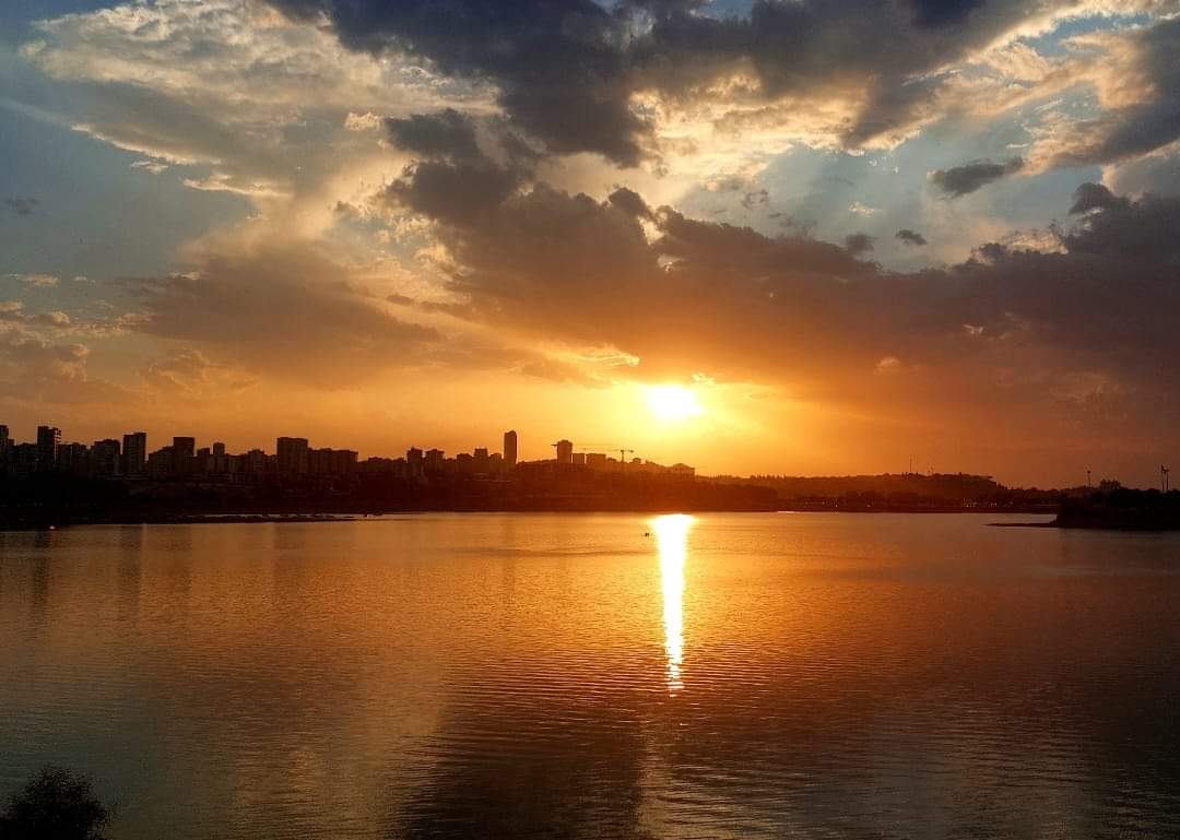 "Bir kimsenin kâlbinde, hângi şeyin muhabbet ve saltânatı zâhir olmuş ise, o kimse o şeyin kuludur."

Mûhyiddin Arabî, Fususu'l - Hikem Tercüme ve Şerhi