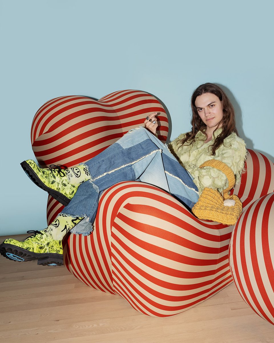 Fluevog's tweet photo. Steadfast and stylish, the Sturdy F DOMENICO features flashy florals for unwavering charm. 🌟 https://t.co/PqM4urwZ11
⁠
Styled w/ the Wolfie Vog Socks.
⁠
✨ Model: Dax
⁠
Photo features pieces from Gabriel Ross.

#Fluevog #Oxfords #OxfordShoes #ColorfulShoes #FloralFashion https://t.co/6R7YAGnoYd