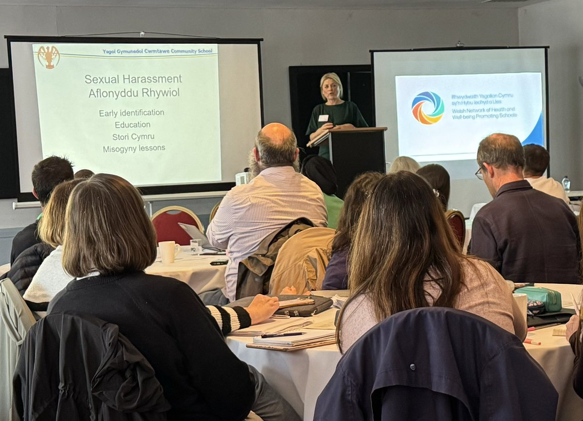 Mae wedi bod yn fore prysur dros ben yng nghynhadledd ranbarthol Iechyd Cyhoeddus Cymru ar Ddull Gweithredu Ysgol Gyfan o Hyrwyddo Iechyd a Lles. Cyflwyniadau gwych gan <a href="/SHRNWales/">SHRN Wales</a>, @cwmtaweschool a @bishopgore hyd yn hyn!