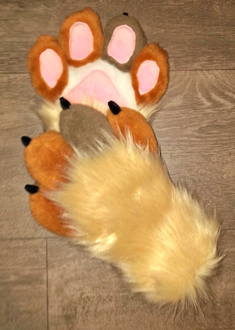 SlushieSuits's tweet photo. this boy is nearly complete!!
just got the tail to finish and he's good to go to a new home! 🤎🧡🤍 https://t.co/TDa3d1qe5O