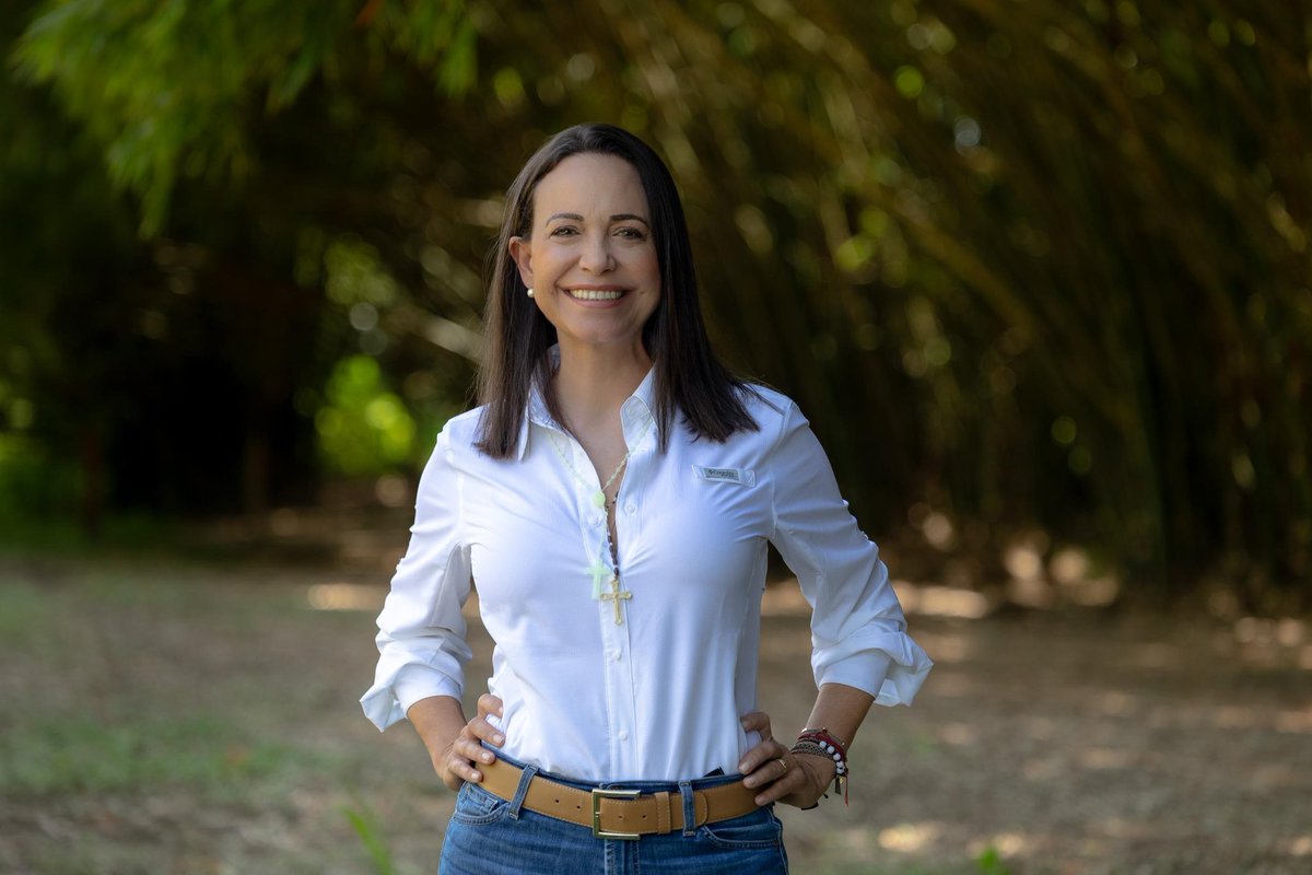 SANCOMAN24's tweet photo. Hola mi Heroina y lider absoluta de la verdadera oposición: FELIZ CUMPLEAÑOS  y que cumplas  muchísimos  mas : Dios te Bendiga  y te  proteja  Amén  🙌 😘🤩🥰👍🏻🤚🏻🙋🏻‍♂️ https://t.co/fd4mRLmvd6