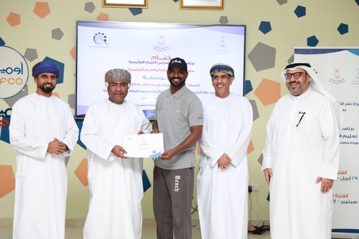 OmanOlympics's tweet photo. 📸| اختتمت مساء اليوم الورشة الثالثة لبرنامج "تدريب مدربي تعليم القيم الأولمبية" بمركز إعداد الناشئين بولاية #صور، بمشاركة 33 مشاركاً من أعضاء الهيئة التدريسية ومنتسبي إدارة الثقافة والرياضة والشباب بمحافظة #جنوب_الشرقية ومختلف الأندية الرياضية. https://t.co/mAveZ4Jbsr