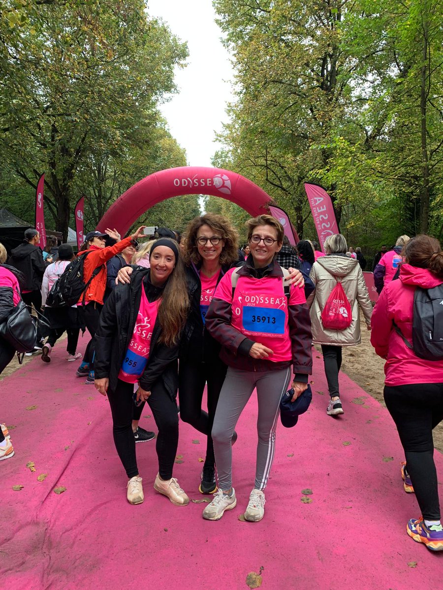 Hub_One's tweet photo. 🎽 Fiers de courir pour une belle cause ! 🌸

Le 6 octobre, une équipe de @Hub_One a pris part à la course #Odysséa2024 pour soutenir la lutte contre le cancer du sein. Nous sommes fiers de notre participation à cette cause et restons engagés pour des actions qui comptent. 🏃‍♀️ https://t.co/GNihwpgyz4