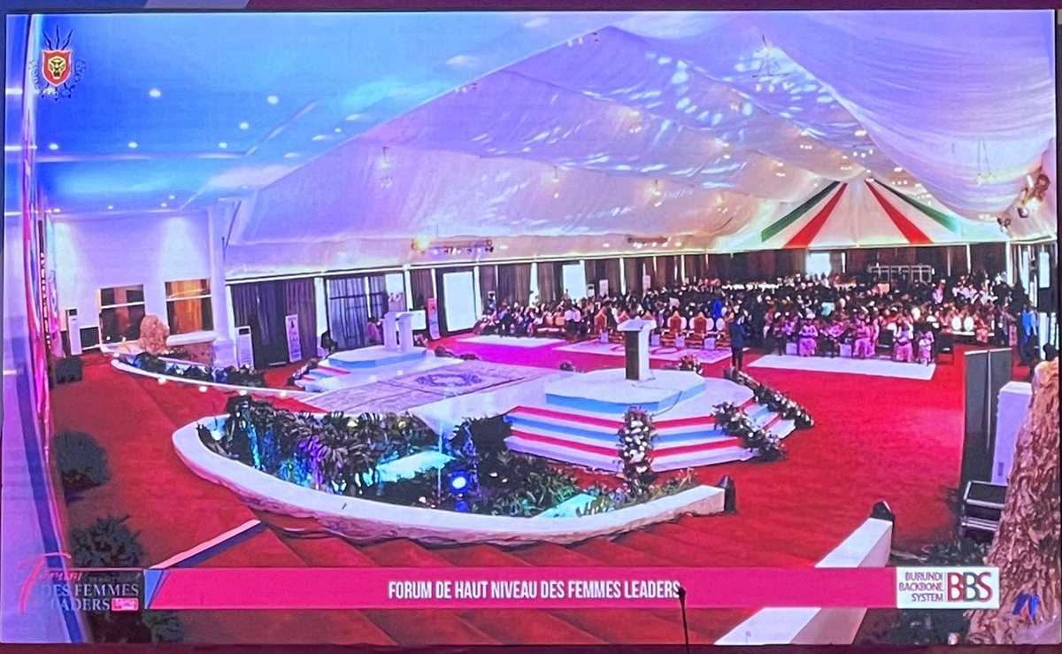Patriote257's tweet photo. Gikundiro @GeneralNeva n'umutambukanyi wiwe @Burundi1stLady aho baganisha Uburundi ni HEZA cane. Maze gusoma nkatahura imigambi ya @BurundiGov naciye niyemeza gushigikira #Vision_2040. Turiko twubaka igihugu cigaba kikigaburira, igihugu c'iteka umurundi wese azoraba akishima cane https://t.co/YDUZsbZCF4