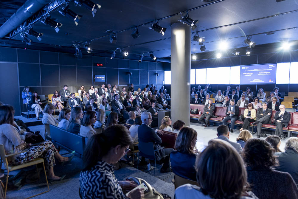 Esade's tweet image. 🌱 La regulación en sostenibilidad está transformando las estrategias corporativas. Durante la VI Jornada Anual del Club Consejeros, organizada por @EsadeAlumni, exploramos cómo los consejos de administración pueden liderar este cambio, con ejemplos de los sectores alimentario y…
