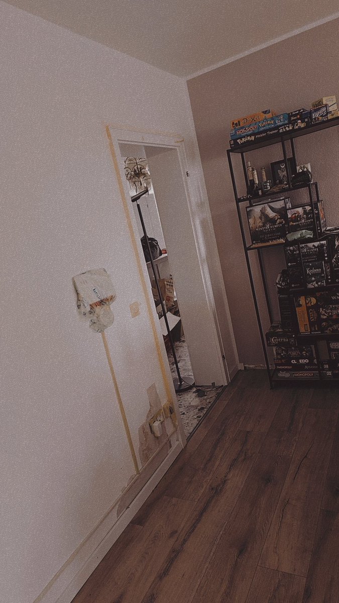 Gestern erstmal Wohnzimmer neu gestrichen. Ich lieb es einfach so sehr ;; 

Btw auf Insta bin ich etwas aktiver... wer also follown mag : 
instagram.com/hexe.bitte?igs…