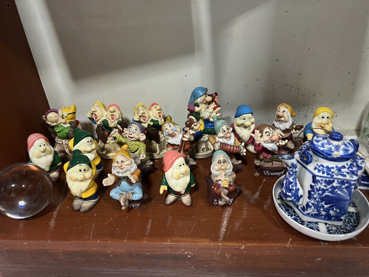 sjeab's tweet image. Grumpy #Happy #Sleepy #Bashful #Sneezy #Dopey #Doc #SnowWhite #SnowWhiteandtheSevenDwarfs.
หนึ่งในของสะสมที่ไม่ลอยตามน้ำ  ของเรา