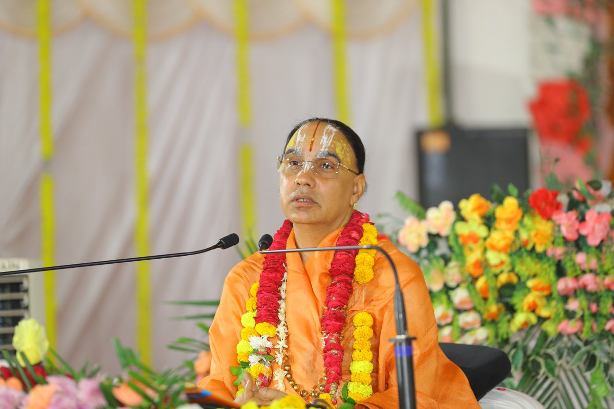 Raghvacharya's tweet photo. शारदीय नवरात्रि  के पावन अवसर पर श्री अयोध्या धाम मे चल रही श्रीमद्भागवत कथा मे 
संत महापुरुषों का आगमन https://t.co/shH427a21O