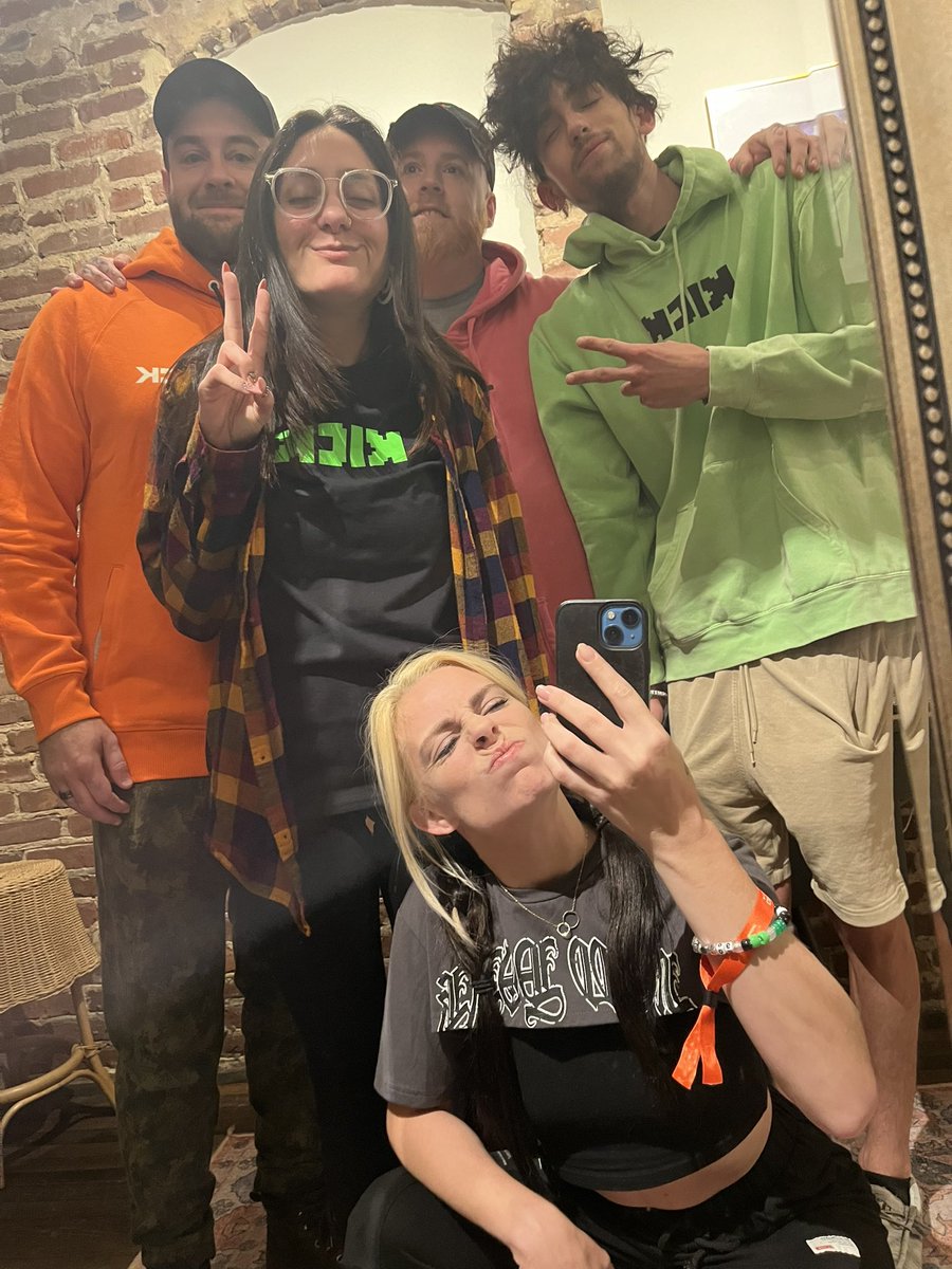 SnixSnacks_23's tweet image. Until next time @DreamHackNA 
Get home safely everyone!!
SnackPack is outta hereee💚
Thank you for the invite I love you guys and @KickStreaming so much 
#DreamHack #pickkick