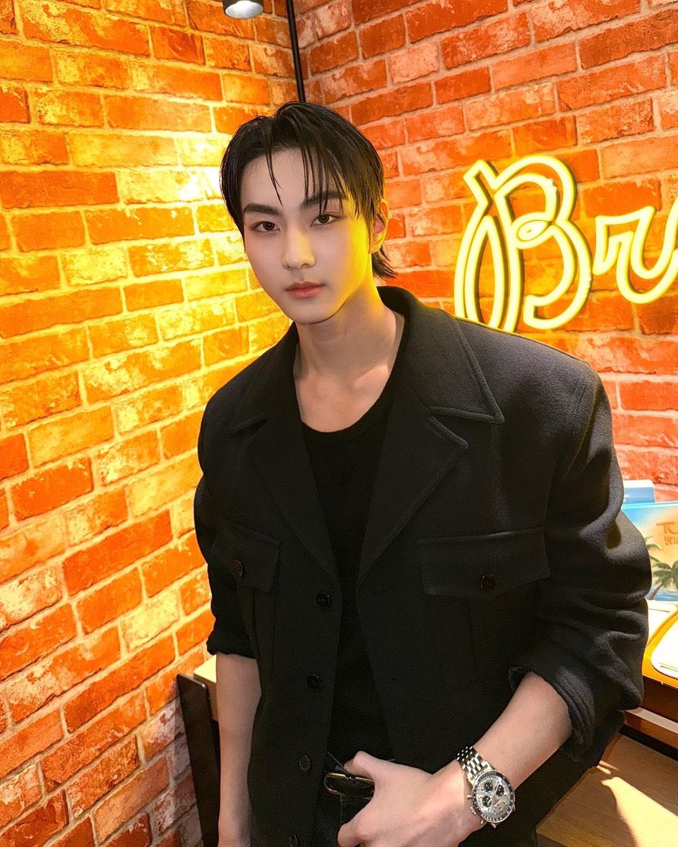 enhypenupdates's tweet photo. [INSTAGRAM] 241007

"⏱️ 140 years ⏱️
#브라이틀링 #breitling #140years"

(1/2)

@ENHYPEN_members @ENHYPEN #ENHYPEN #엔하이픈 https://t.co/cufZlZqbTC