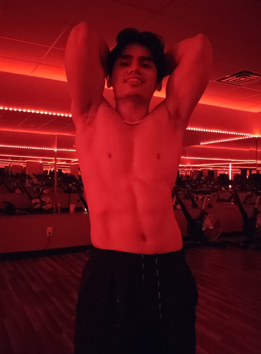 pacificpumpHTX's tweet photo. Starts playing RED LIGHTS by Stray Kids https://t.co/6iwhWR3rYn