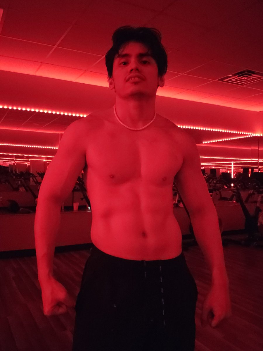 pacificpumpHTX's tweet photo. Starts playing RED LIGHTS by Stray Kids https://t.co/6iwhWR3rYn