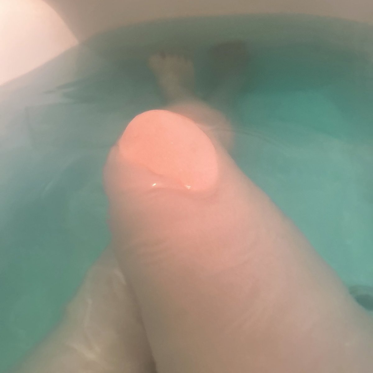AKARI_etchi's tweet photo. 最近お風呂ブームです🛁
今日は友達からもらった青い入浴剤で🫶

#裏垢女子　#裏垢男子　#裏垢女子と繋がりたい#裏垢男子と繋がりたい https://t.co/Dz0ETswPAP