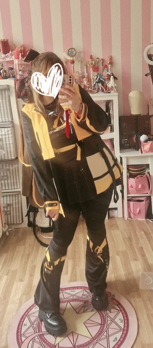MiischMiisch's tweet photo. Is this cosplay or just fashion? 🤔
I mean i am wearing parts of a cosplay but in a casual fashion way 

#NIKKE #casualcosplay https://t.co/lqMdHhVXZN