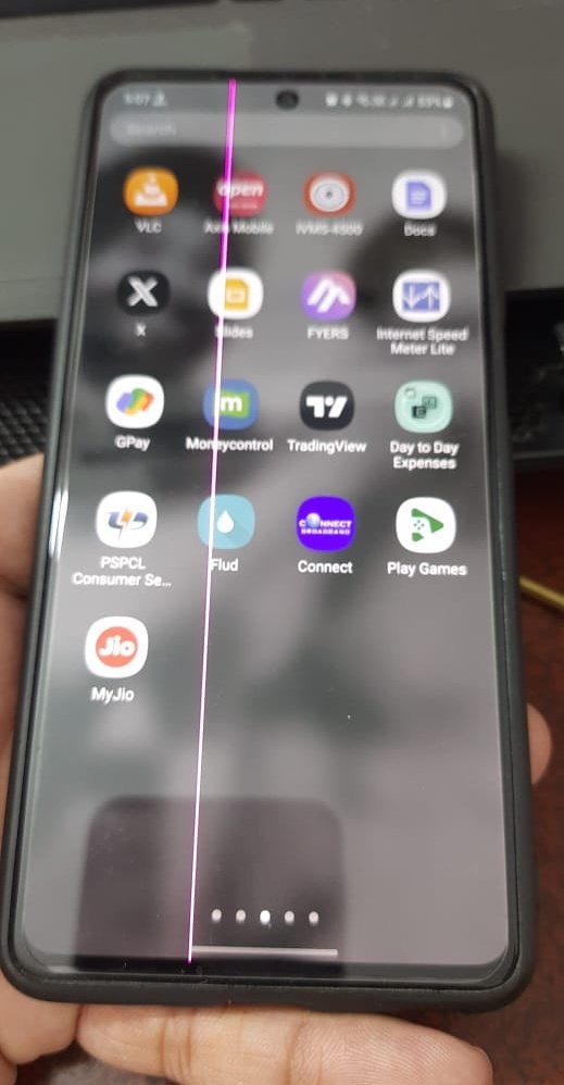ApRamgharia's tweet image. "@SamsungIndia @SamsungSupport A pink line suddenly appeared on my #SamsungM52 5G screen. This seems to be a widespread issue—please provide a solution ASAP! @jagograhakjago @ConsumerHelpline #PinkLineIssue #SamsungSupport