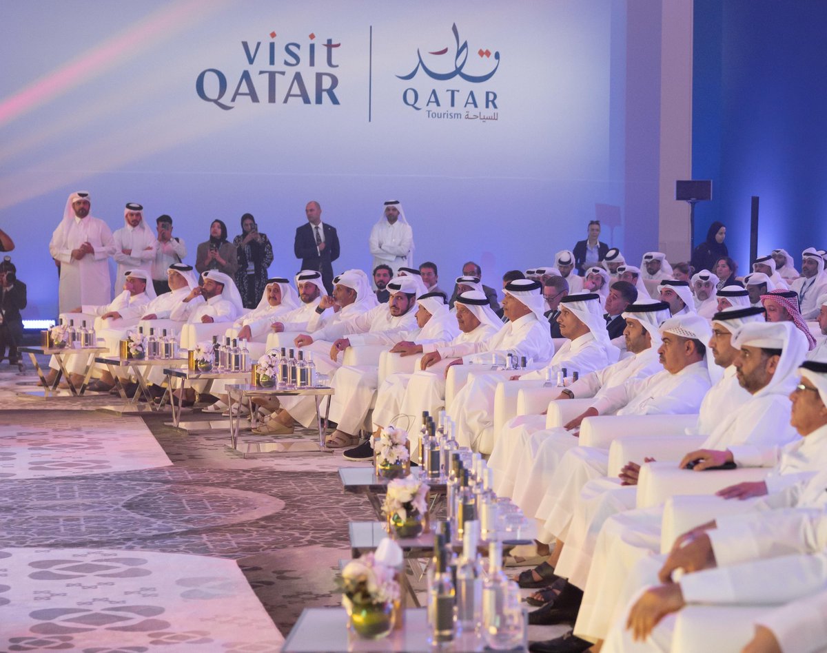 MBA_AlThani_'s tweet photo. نسعى من خلال إطلاق خارطة السياحة إلى استثمار إمكانياتنا وقدراتنا لتحقيق نمو أكبر في أعداد السيّاح، مما يعزز تنوع اقتصادنا الوطني. كما أفخر بفريق العمل من الكفاءات القطرية، الذين قدموا اليوم نموذجاً مشرفاً للشباب الواعد، والقادر على قيادة المستقبل بثقة وكفاءة. https://t.co/MIYb1TdEeU
