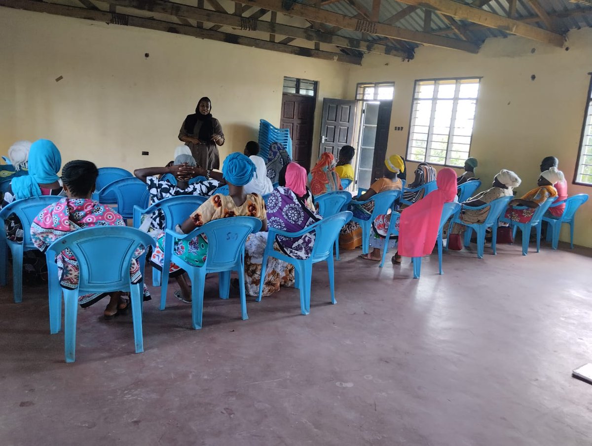 AIMIXProject's tweet photo. The Buni community unit in Rabai Sub-County, Kenya, was our next stop for community engagement activities. Our community-based enumerators introduced and sensitized pregnant mothers on the AIMIX ScanZetu (our scans) study and screened eligible participants to join the study.

#AI https://t.co/VscL1y3o8i