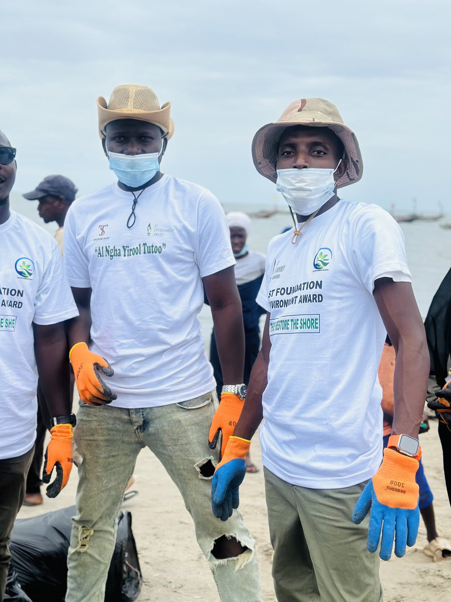Osmonia2's tweet photo. Busy Sunday at Tanji -Coastal Clean Up

@theGEF @UNDP_TheGambia https://t.co/IzzCOr91e8