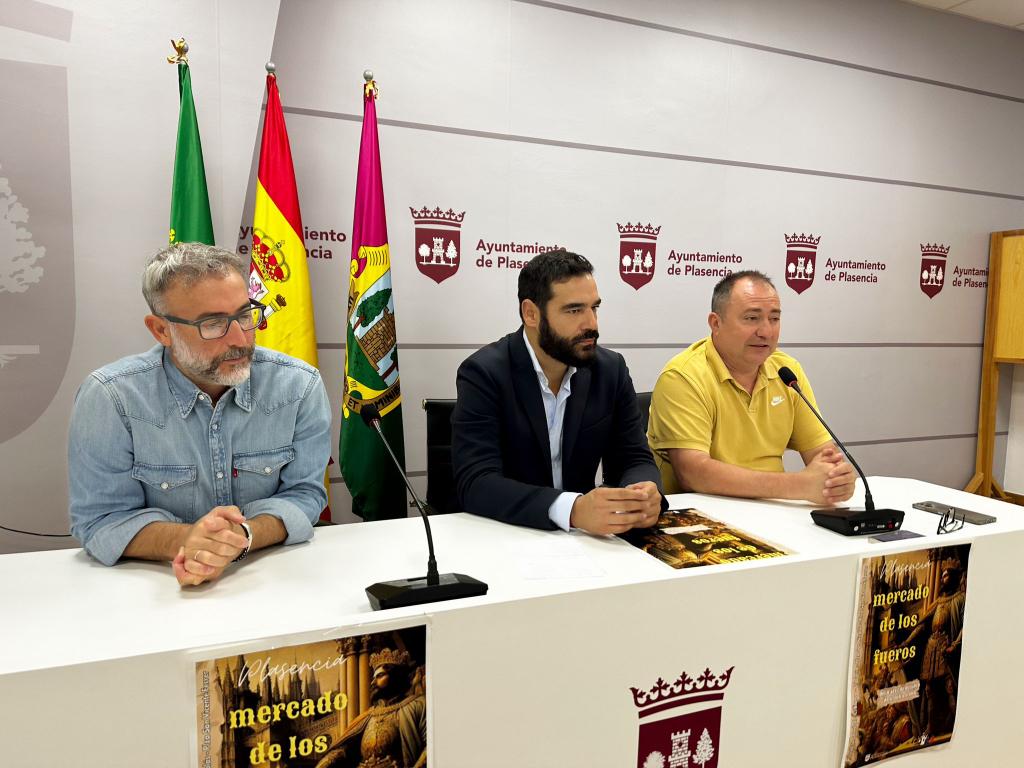 ⚔️ El Mercado de los Fueros animará el centro de Plasencia este fin de semana

⚜️ David Dóniga, concejal de Festejos, afirma que "el mercado contará con 60 puestos de artesanía que darán vida a la zona centro de la ciudad"