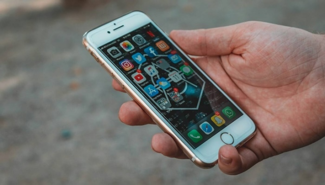 pa95055700's tweet photo. Hugo Werner de @Akamai nos cuenta en qué debemos fijarnos para saber cuándo debemos cambiar el celular y por qué el no hacerlo nos pone en riesgo. Más información. #AkamaiSecurity @YahooNoticias https://t.co/wNVLowqnc7 https://t.co/bKUDlvOiTE