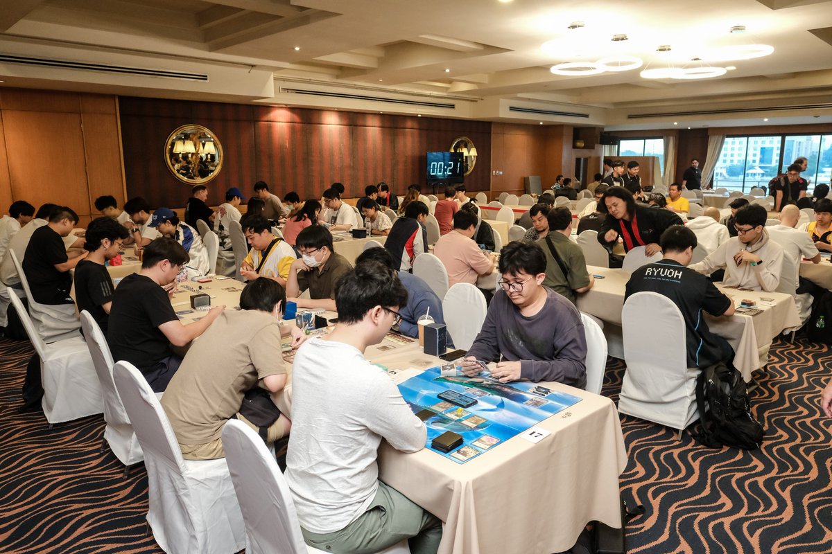 En Asie, Claedeus s'impose (devant 50 personnes) sur le tournoi symbolique à Bangkok qui lance la scène compétitive officiellement là bas ! (à noter que le jeu y est encore très peu pousser par Asmodee )
