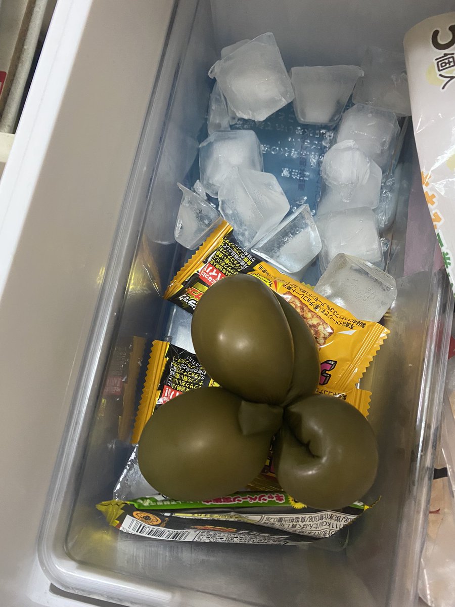 どういうこと！？
風船の剣が壊れて冷凍庫の中にある😂