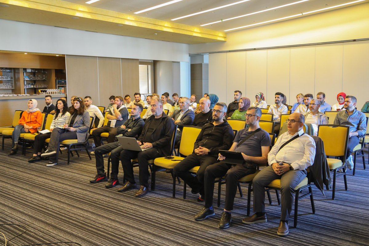 MÜSİAD profesyonel kadrosu, Türkiye Ulusal Ajansı (<a href="/ulusalajans/">Türkiye Ulusal Ajansı 🇹🇷 Turkish NA</a>) tarafından desteklenen Erasmus+ (<a href="/EUErasmusPlus/">Erasmus+</a>) Gençlik Akreditasyonu kapsamındaki ilk eğitim kursunu gerçekleştirmek üzere 47 kişilik bir heyetle Bosna Hersek’in başkenti Saraybosna'ya gitti.