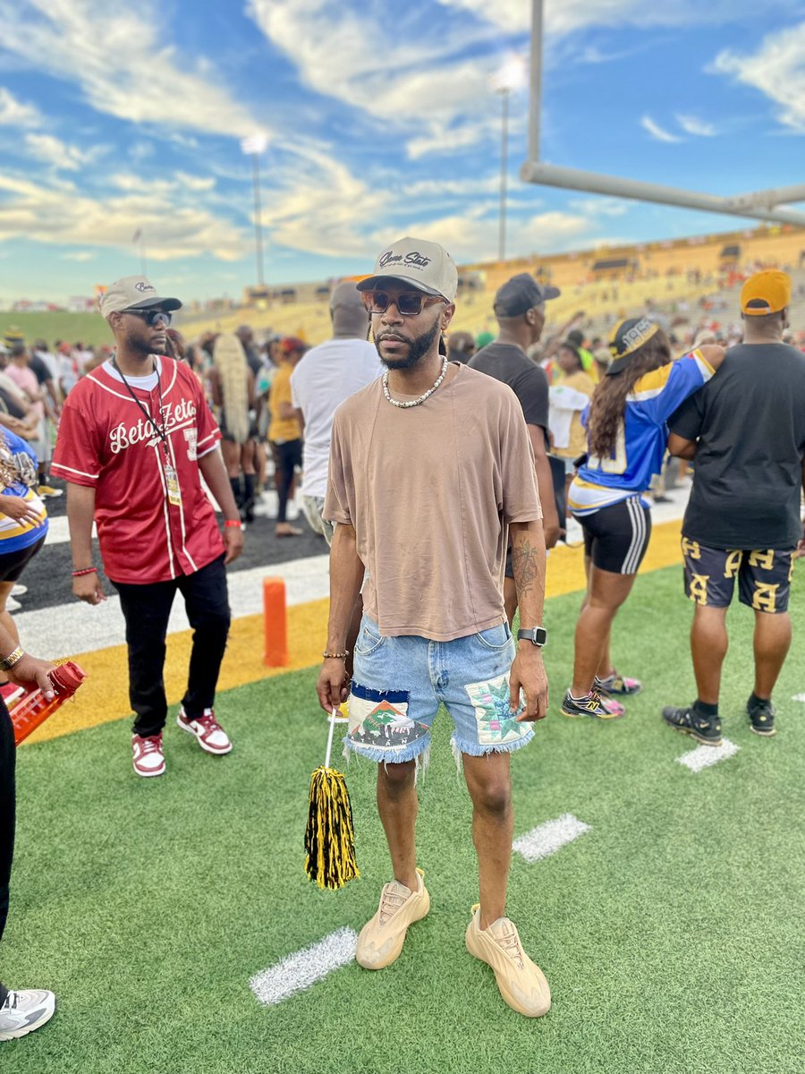 rynobread's tweet image. Back in the city, still reppin’ Black excellence. Let’s keep it lit. 🐝✊🏾 #myasu #bigbamastate #HBCU #WeOutside #HomecomingVibes