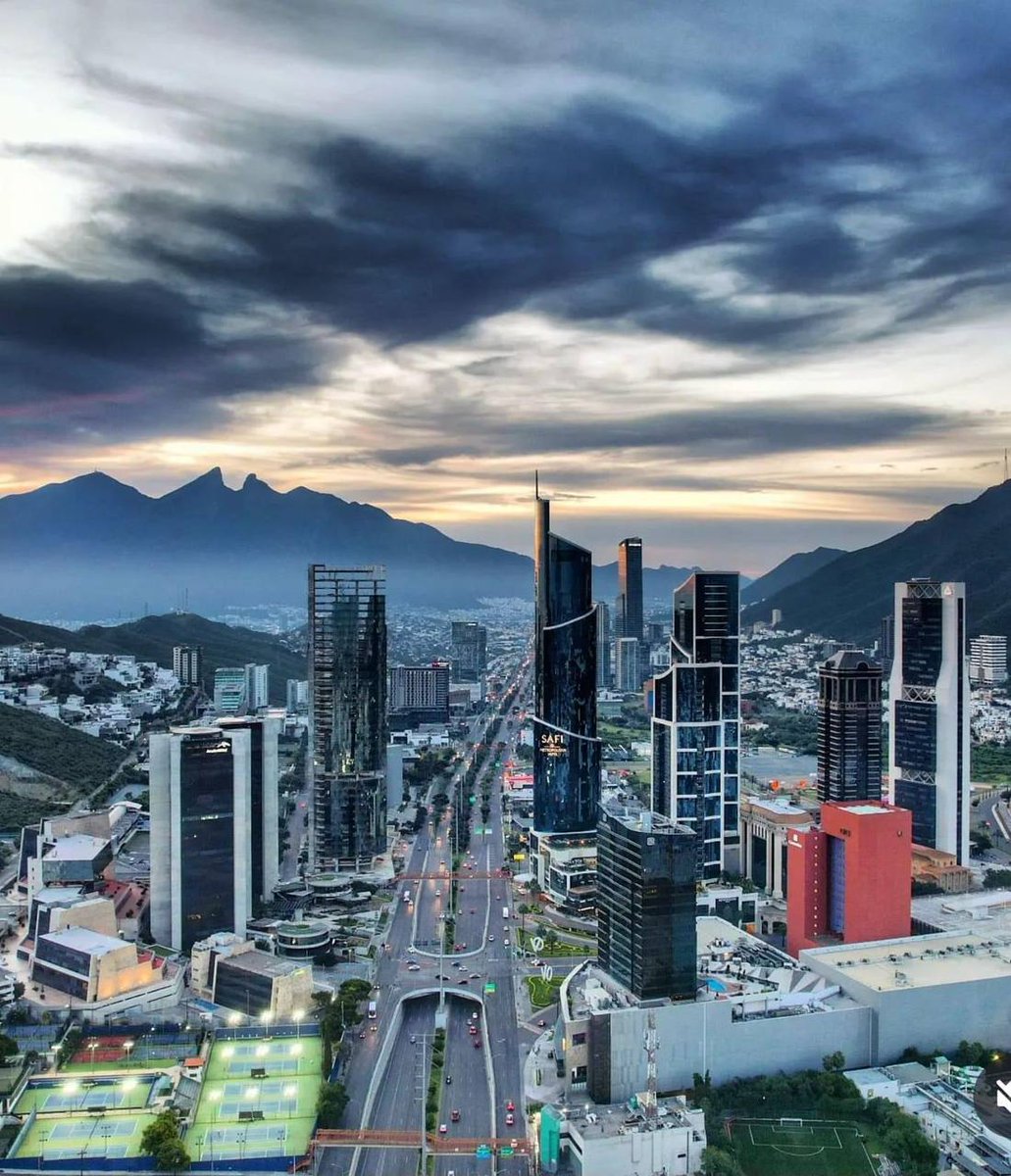 samuel_garcias's tweet photo. ¡Buenos días, Nuevo León! 💪🏻 Iniciamos la semana jalando con TODO. 🦁

📷 Alex Bañuelos https://t.co/G3xKtKw681