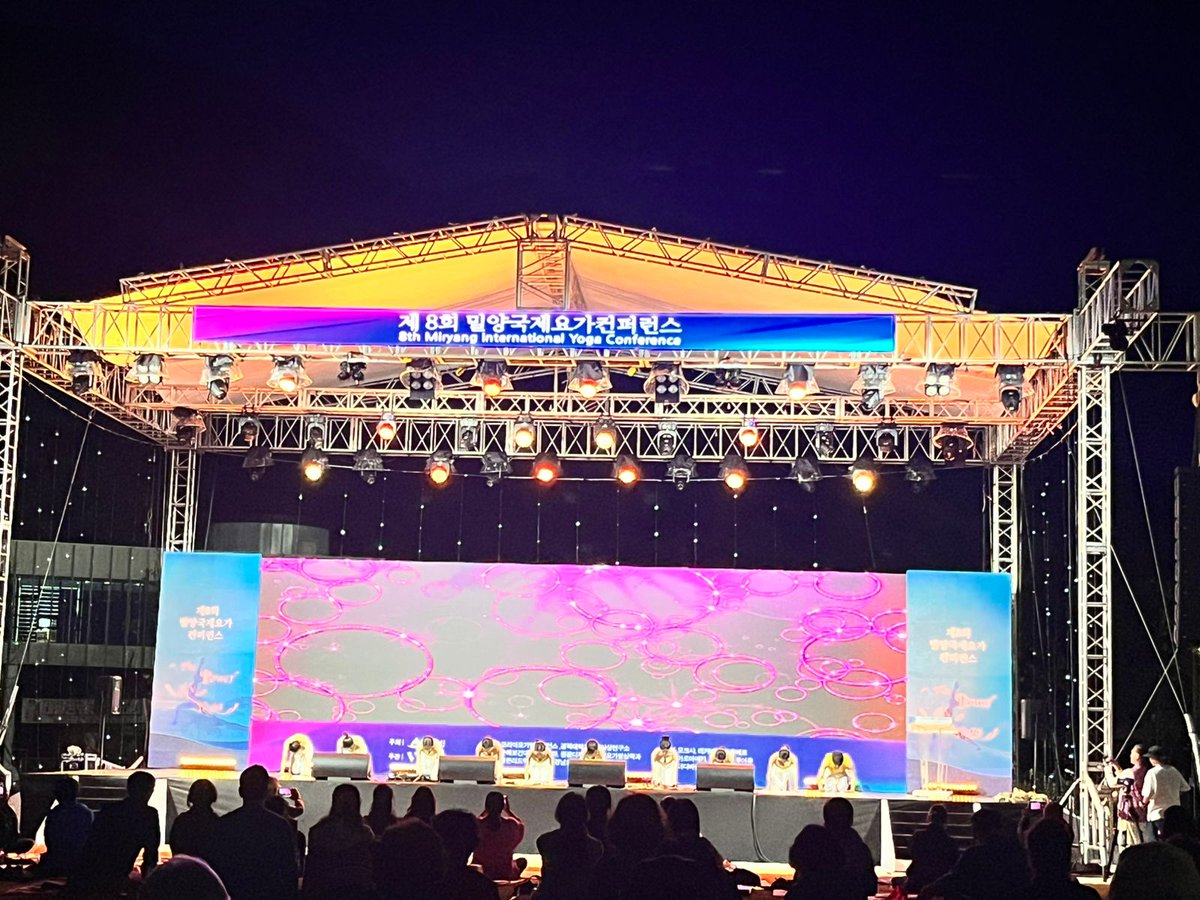 HRNagendra1's tweet photo. At Miryang International Yoga Conference, South Korea. The keynote address was delivered by me, while Dr Manjunath gave a plenary talk on the `Power of Meditation' and conducted a practical meditation session. #YogaConference #Yoga #SVYASA #koreantown #Miryang #korea https://t.co/sUN1FVPp0L