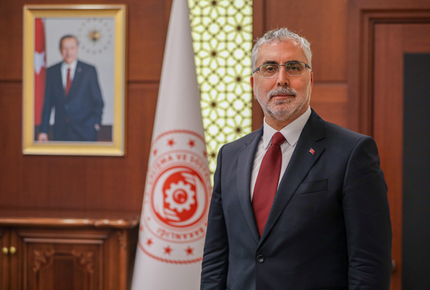 🔴 Sosyal Güvenlik Kurumu, sadece 1 kuruş borcu olan vatandaş için haciz işlemi başlattı. 1 kuruşluk borç için dosya masrafı dahil 175 lira istendi.

Çalışma ve Sosyal Güvenlik Bakanı Vedat Işıkhan tarafından söz konusu işlemi yapan yetkili görevinden alındı.