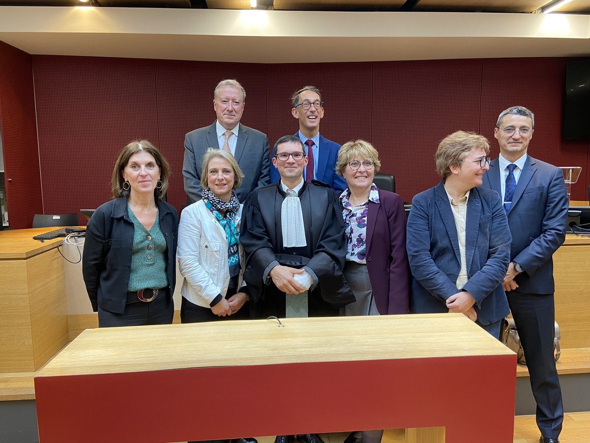 Audience solennelle au #TJValenciennes de présentation de son nouveau président, Louis-Benoît BETERMIEZ,  + 1 VP, 2 VPCP, 1 JI, 2 sub, 1 sub. placée, 1 DGA et 2 greffiers 
Bienvenue à tous, plein épanouissement dans vos fonctions, et bon retour à la CA Douai M. le président !