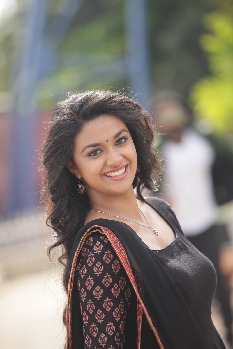 TrendsKeerthy's tweet photo. Unseens of Selfie 🤗❤️

@KeerthyOfficial #KeerthySuresh #8YearsOfRemo #remo https://t.co/WGsFktEfuY