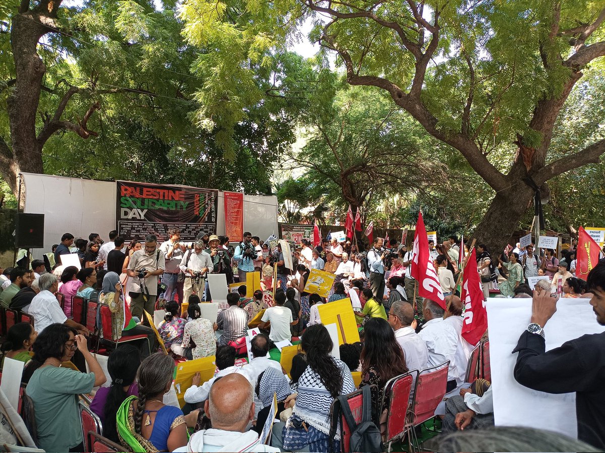 AIPWA observes #PalestineSolidarityDay at Jantar Mantar, condemning the ongoing genocide in Palestine. We stand in solidarity with Palestinian women resisting oppression and demand that the Indian govt take a clear stand to support Palestine. #StopGenocide #StandWithPalestine