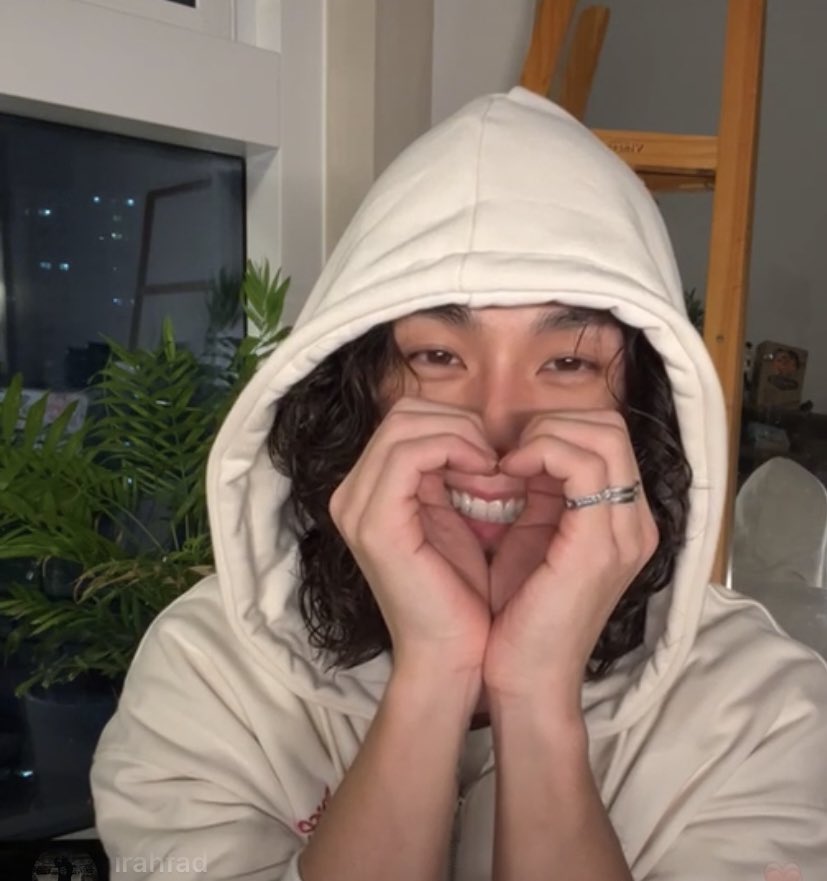 maboyjih's tweet photo. 세상 제일 사랑하는 정일훈 😭 감동 @ilhoon_mikael 라이브 잘 봤어요 아프로 자주 해요💚💚💗💗 https://t.co/qN4GhwTwU9