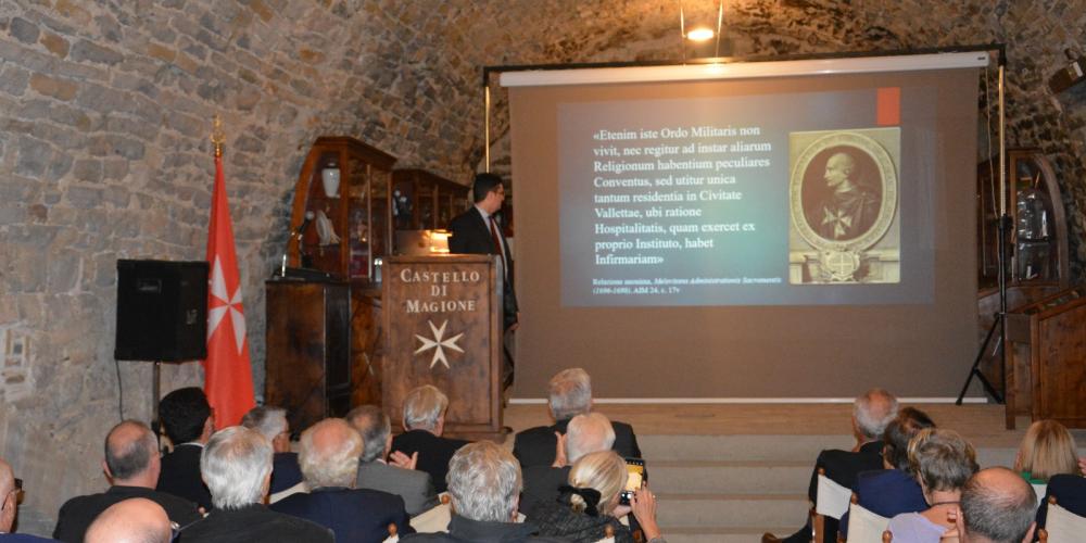 Delegazione Umbria:
La “centralità” dell’Ospedale. L’idea e le strutture del Convento giovannita tra XI e XIX secolo è il titolo della conferenza  che si è svolta Venerdì 17 settembre nella sala delle armi del Castello di Magione tenuta dal dott. Francesco Russo