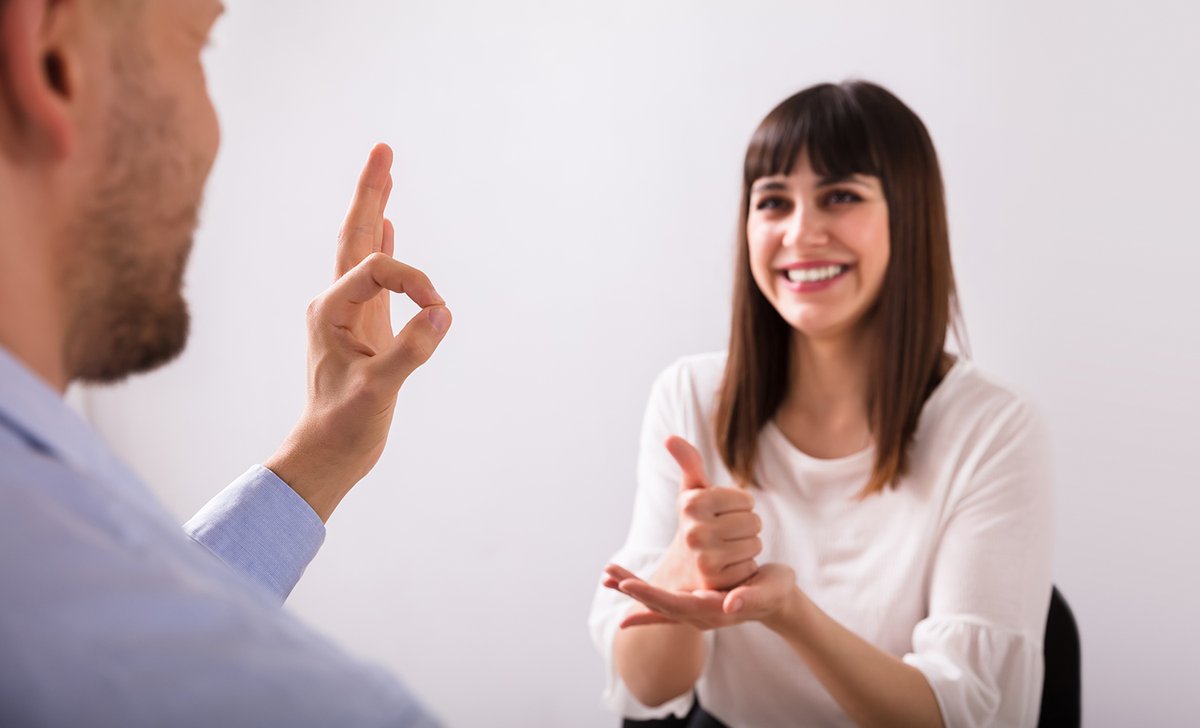 🫂 En #Viaqua dispoñemos dun servizo de atención por lingua de signos, dispoñible nas nosas oficinas ou por videochamada. Ofrecer o mellor servizo e non deixar ninguén atrás sempre foi a nosa prioridade.  

#ViaquaContigo