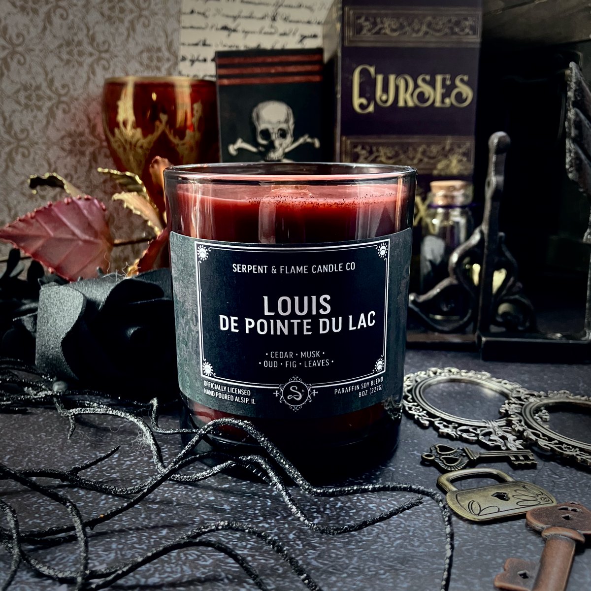 SerpentandFlame's tweet photo. If Louis smells like this candle, we’re just going to gladly take an eternal nap in his coffin.  This cologne-like scent is warm and earthy and we just get lost in it.

https://t.co/pGED9g9QUi

#InterviewWithTheVampire #iwtv https://t.co/94BHinMhyw