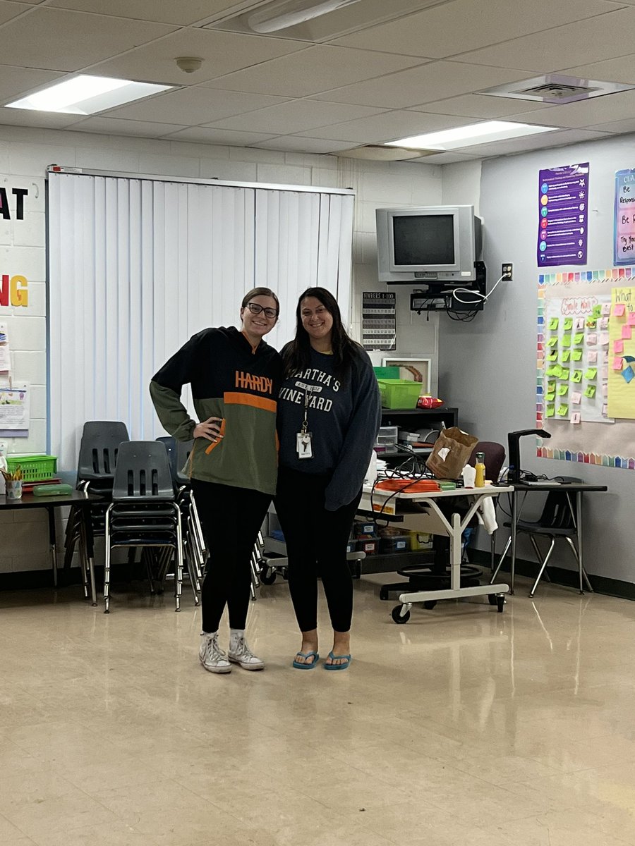 HCPSTNRegion2's tweet photo. Teachers &amp; staff @TTETigers are working hard getting their rooms ready for the city of Temple Terrace Emergency Operations Center . #TN2Strong #StrongerTogether @TransformHCPS @HillsboroughSch https://t.co/qgxXtqMWFb