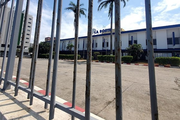 La Poste SA : le PDG suspendu pour mauvaise gestion avec plusieurs cadres, un an seulement après sa nomination lenouveaugabon.com/fr/gestion-pub…