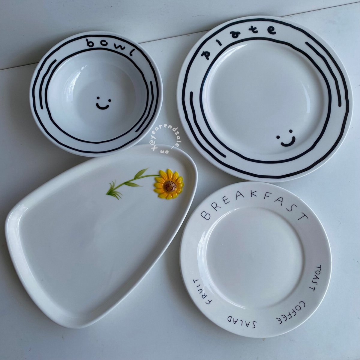 yearendsale_'s tweet photo. kalau punya piring motifnya cantik gini, bikin makin mood buat makan 🍽️🌻💐

apalagi harganya mulai 14ribuan aja 😆 https://t.co/x6qUlSwp8z