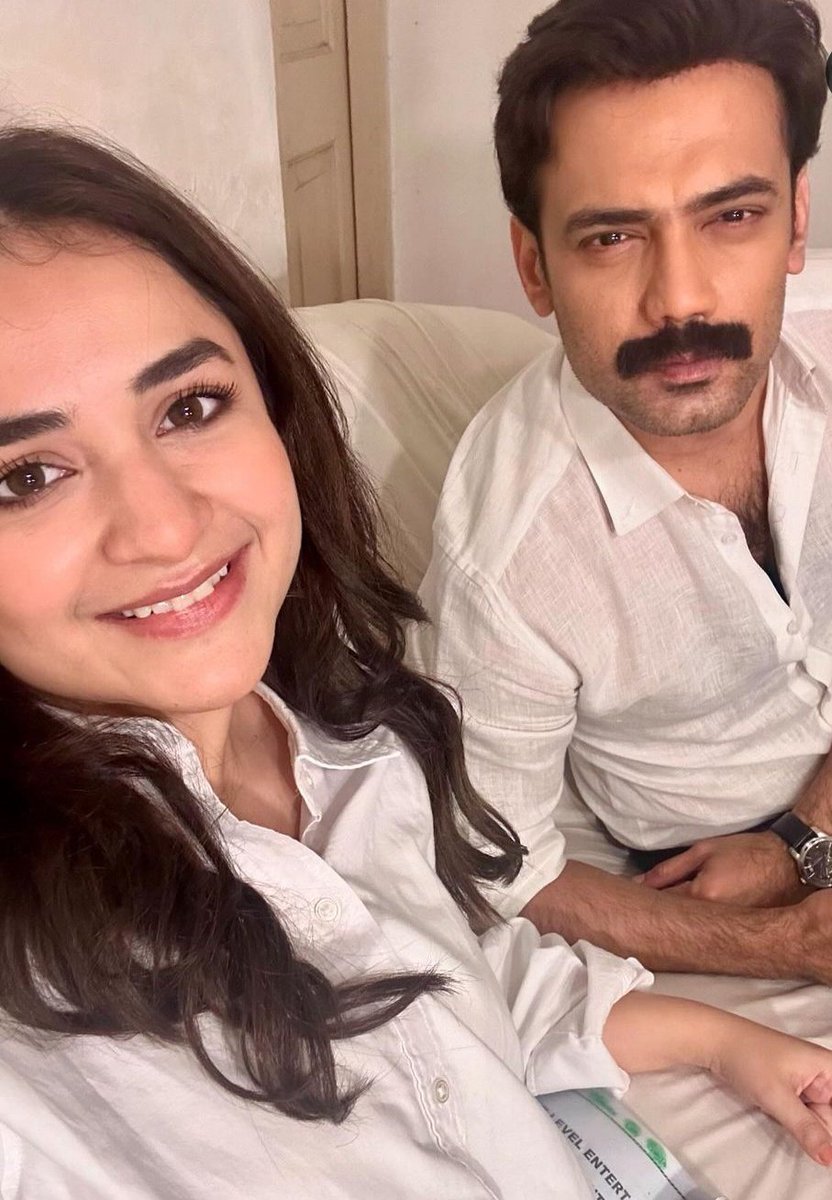 kituthak's tweet photo. CUTIES 🌸💞
#YumnaZaidi #zahidahmed #gemtleman https://t.co/EH7YvkbaMl