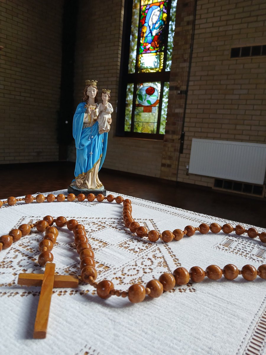 NDS_Chaplaincy's tweet photo. Today is the Feast of Our Lady of the Rosary.  In today's Senior School assembly we reflected on one of the joyful mysteries, praying the prayers of the rosary. https://t.co/35CHlaGLHo