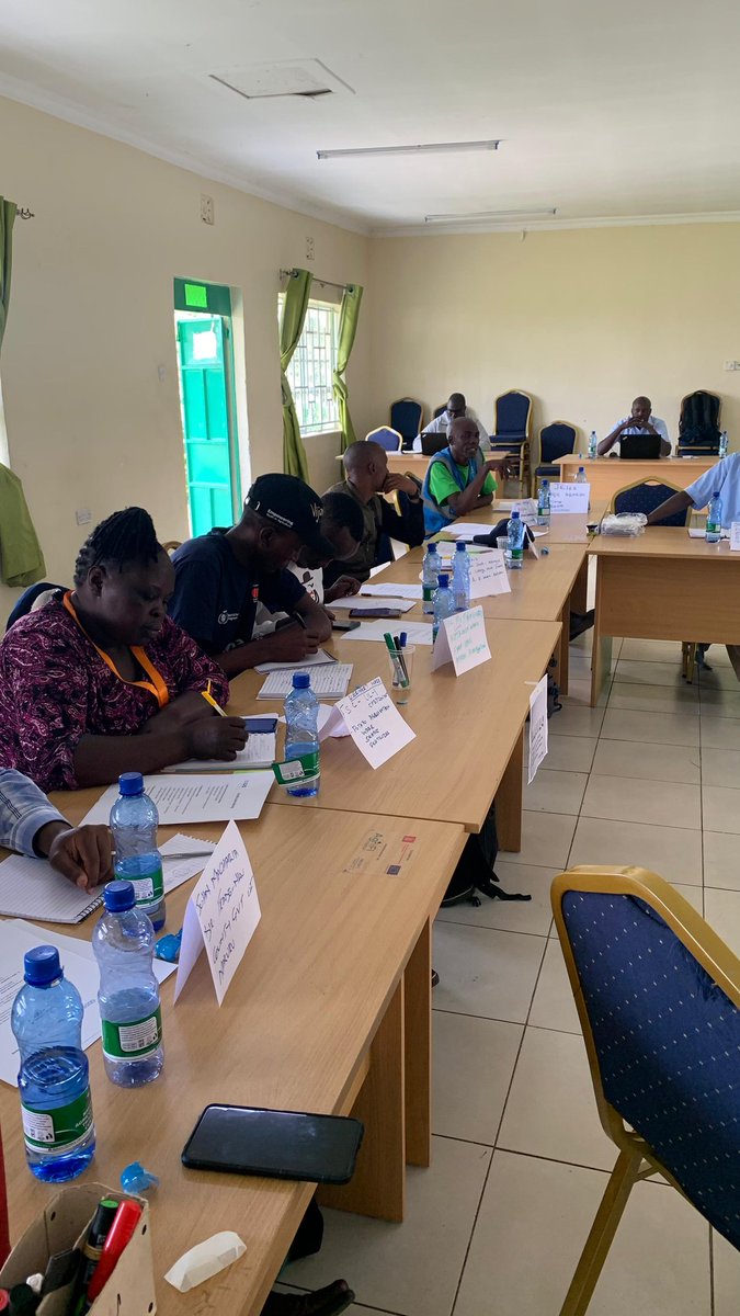 MFarmguard's tweet photo. Ongoing training on negotiation skills for aggregating F.S.C.s courtesy of @cerealgrowerske and #FTMA.The training is also attended by Nakuru County Government department of Agriculture,
The training is timely for FSCs since cereals and potatoes aggregation is ongoin in Nakuru. https://t.co/9De1PiVs2f