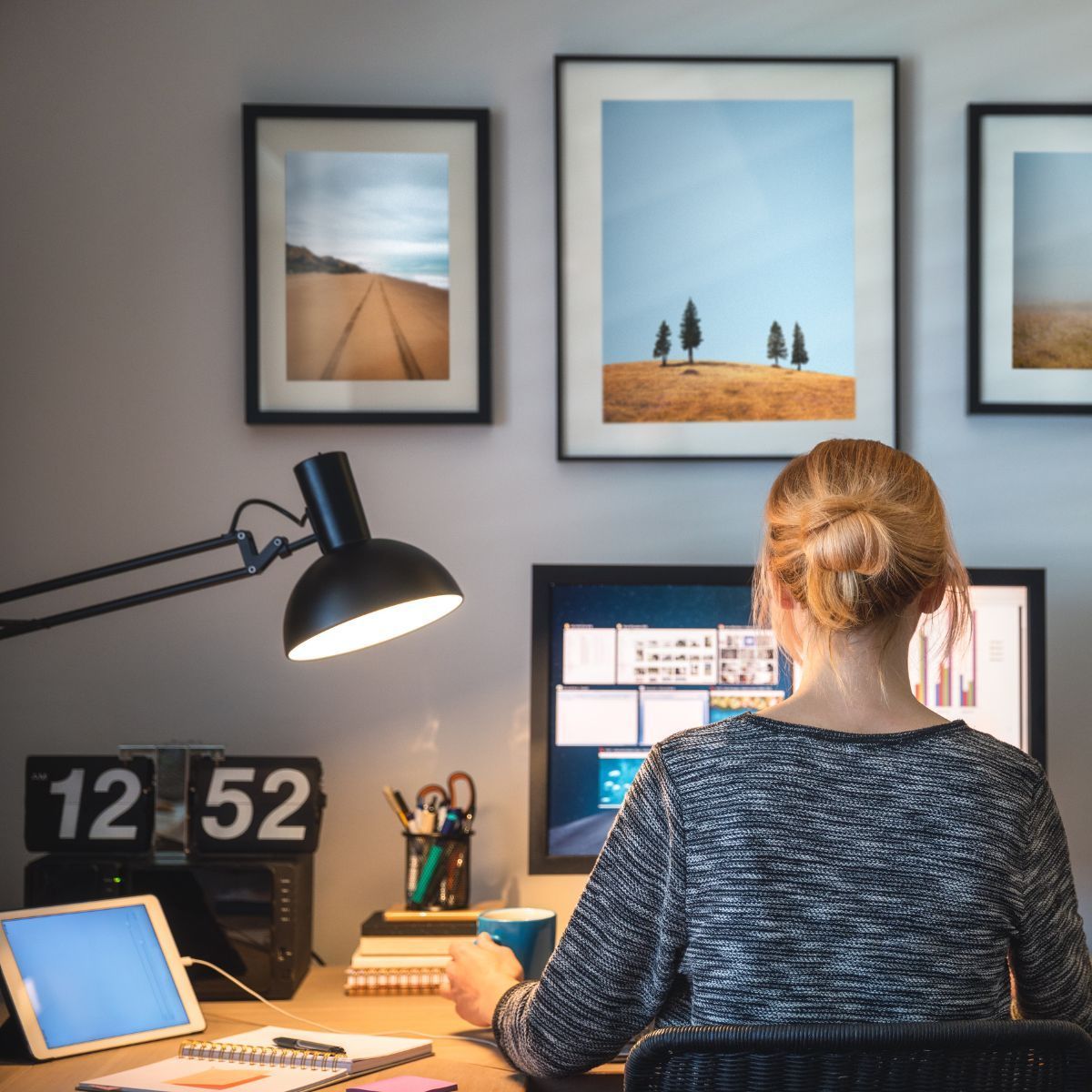 ArchCollective_'s tweet photo. The #WorkFromHome shift has turned homes into multifunctional hubs, boosting demand for smart tech like automation, security, &amp; energy-efficient systems🏡💻

#PropTech companies innovating in this space are set for growth.

Read more ⤵️ 
https://t.co/SplSdD9NyV

#SmartHomes https://t.co/0arsm61n4U