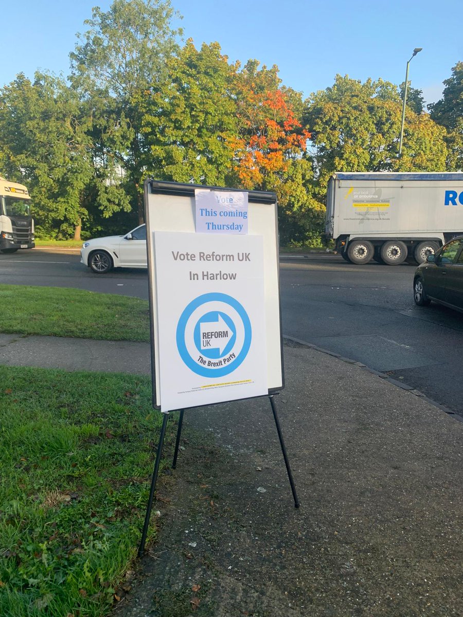 ReformHarlowUK's tweet photo. Mel was at Rivermill early this morning with the Reform UK boards reminding everyone that we have a by-election on Thursday in the Little Parndon and Harlow Town Centre ward. Please go out and vote Peter Lamb on Thursday.
#harlow #peterlamb #littleparndon #essex #ByElection https://t.co/7AnUehezLn