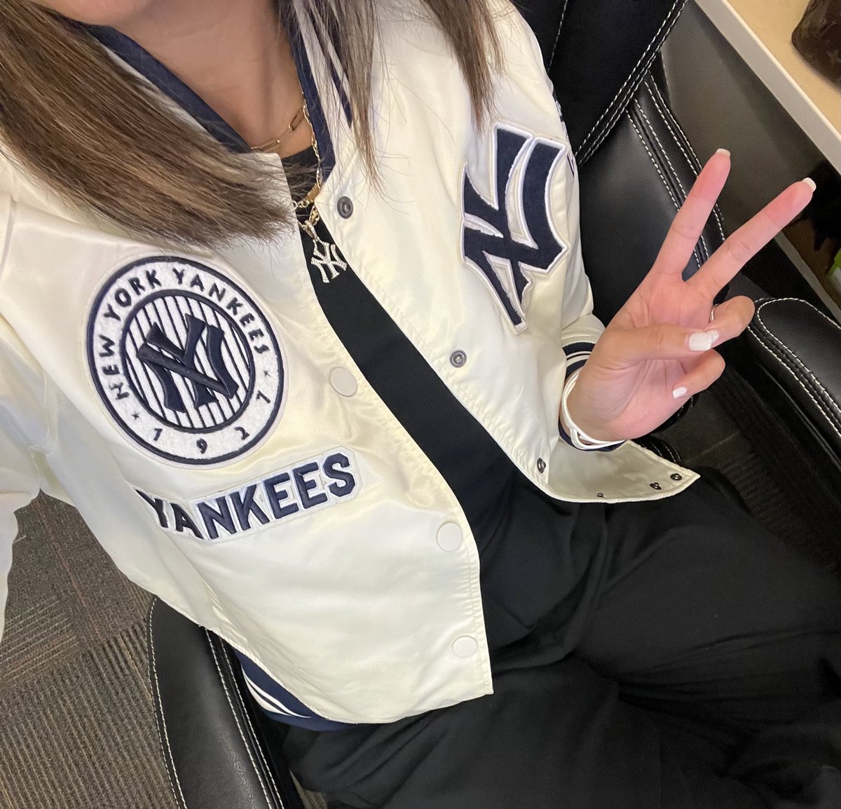 yankeesgirl99's tweet image. Good morning! Game ✌🏻 tonight!🙏🏻💙#RepBX  #Onegameatatime