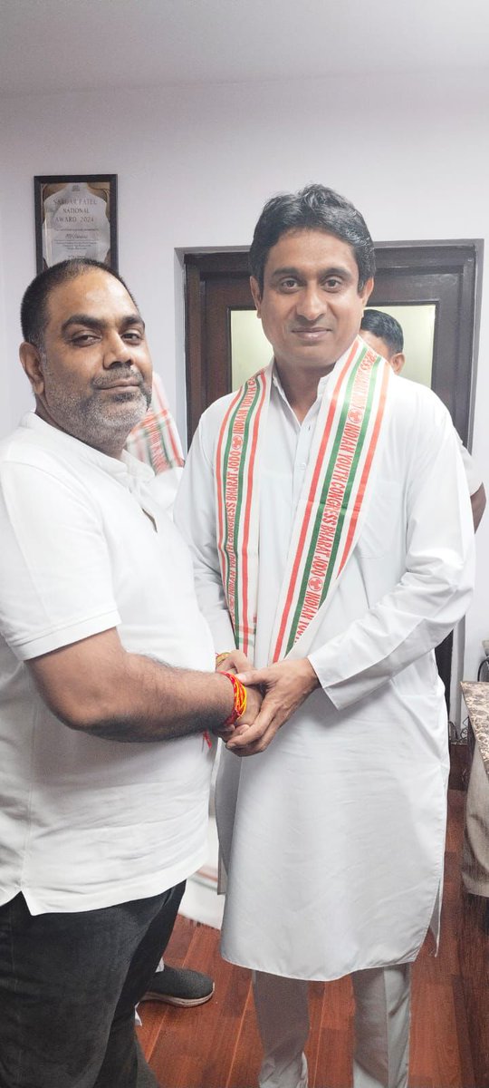 AnandSinghmla's tweet photo. भारतीय युवा कांग्रेस कार्यलय, नई दिल्ली में  नवनियुक्त राष्ट्रीय अध्यक्ष, छोटे भाई समान  @UdayBhanuIYC जी से मुलाकात कर बधाई एवं उज्ज्वल भविष्य की शुभकामनाएं 
प्रेषित कीं। https://t.co/g0XYpPKJDF